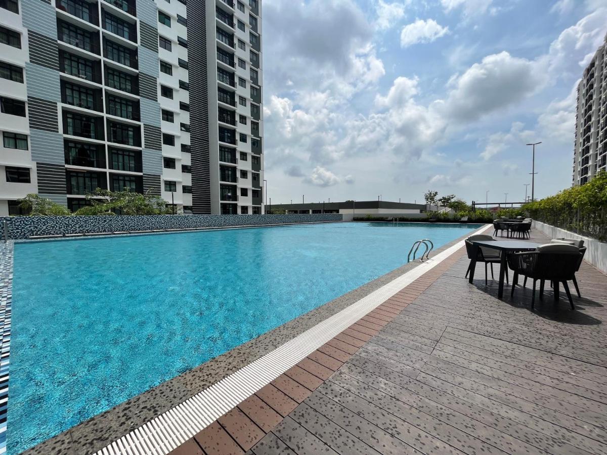 Villa Desaru Johor By Glex Extérieur photo
